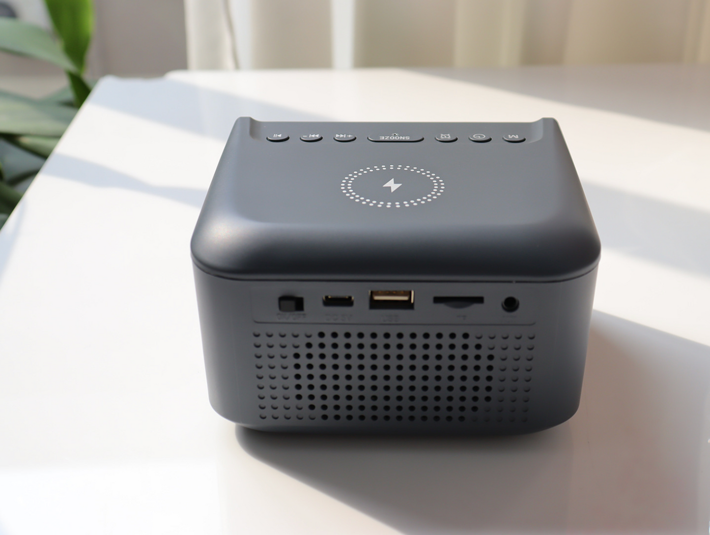 Sveglia con schermo grande e ricarica wireless da 15 W, altoparlante portatile Bluetooth | 2023