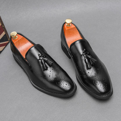 Mocassini in vera pelle Scarpe da esterno Scarpe casual in pelle intagliata con nappine a punta | 8739 