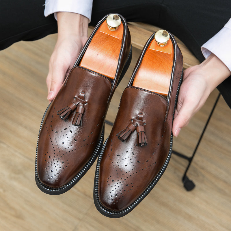 Mocassini in vera pelle Scarpe da esterno Scarpe casual in pelle intagliata con nappine a punta | 8739 