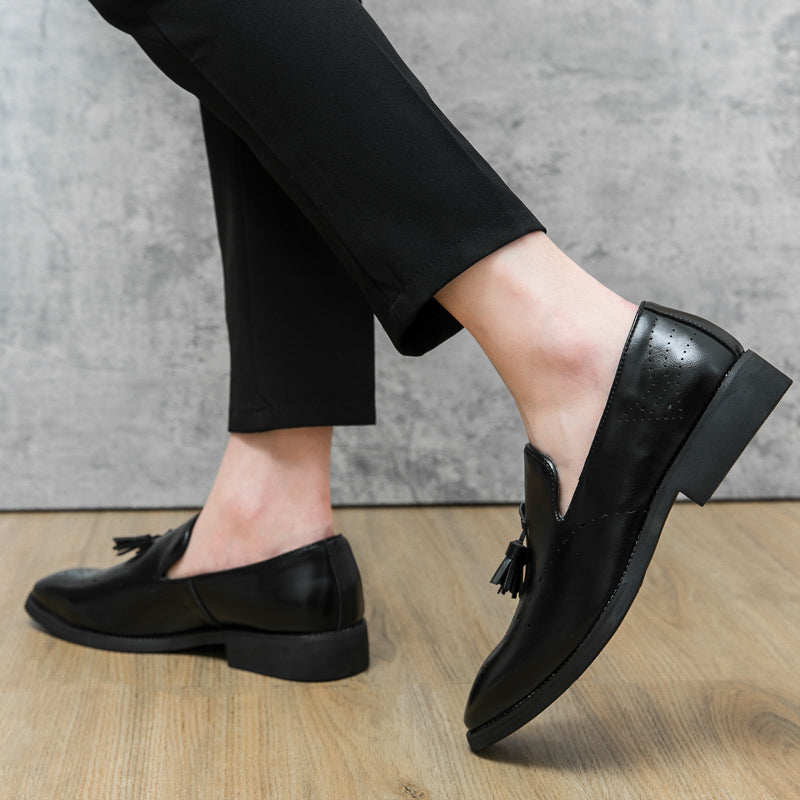 Mocassini in vera pelle Scarpe da esterno Scarpe casual in pelle intagliata con nappine a punta | 8739 