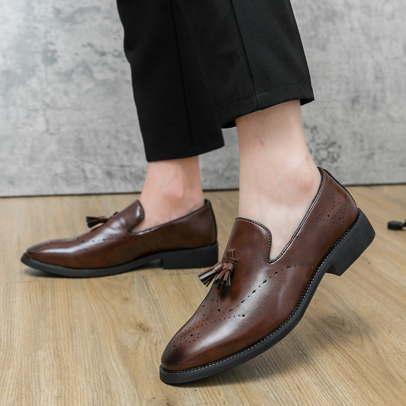 Mocassini in vera pelle Scarpe da esterno Scarpe casual in pelle intagliata con nappine a punta | 8739 