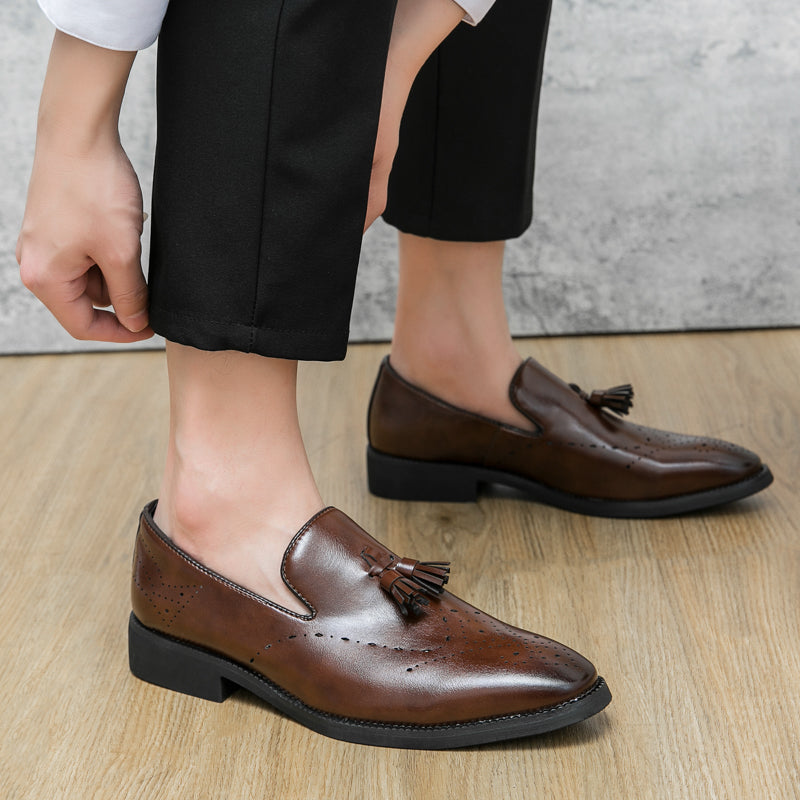 Mocassini in vera pelle Scarpe da esterno Scarpe casual in pelle intagliata con nappine a punta | 8739 